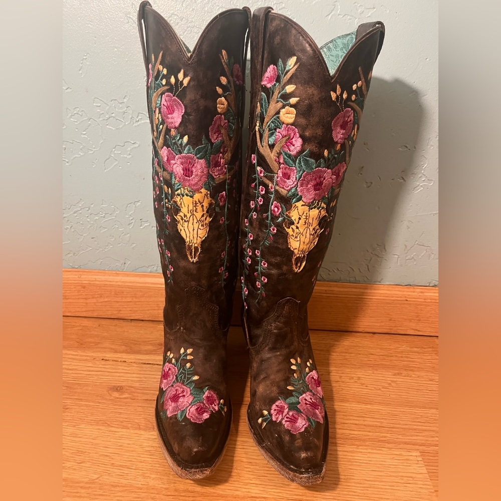 Corral boots size 7